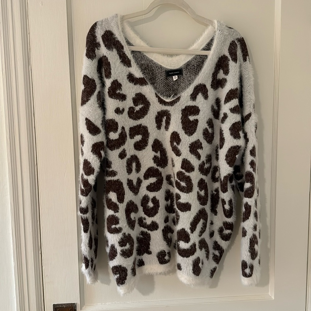 Soft cheetah sweater size M/L